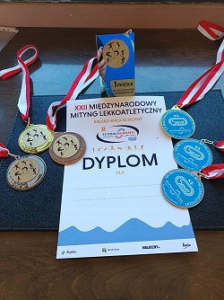 Zawodnicy na podium XXII Beskidianathletic 3.06.2023
